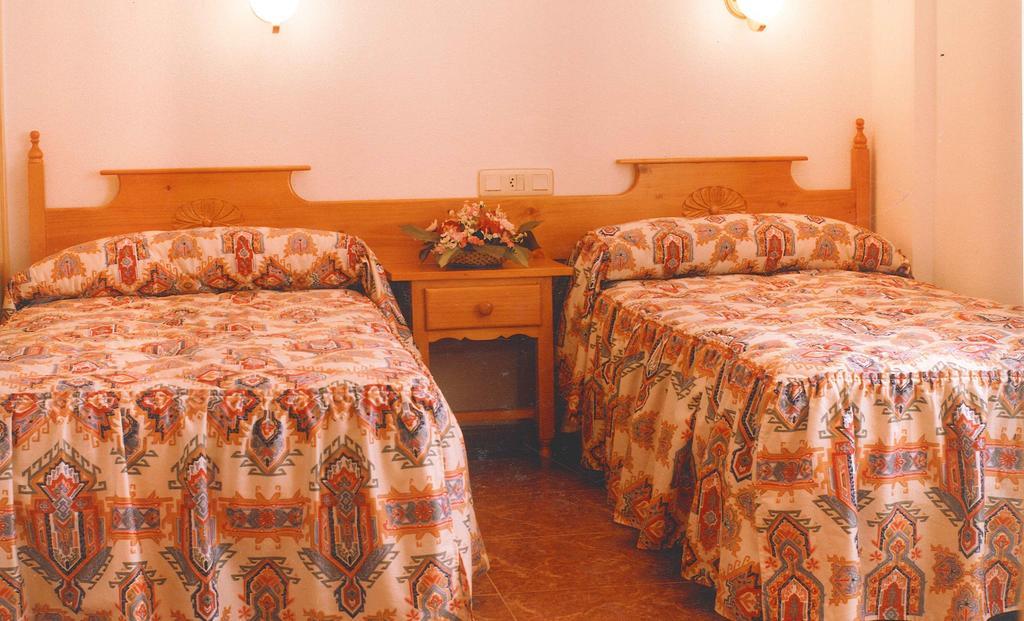 Hostal Cuatro Esquinas Ejea De Los Caballeros Phòng bức ảnh