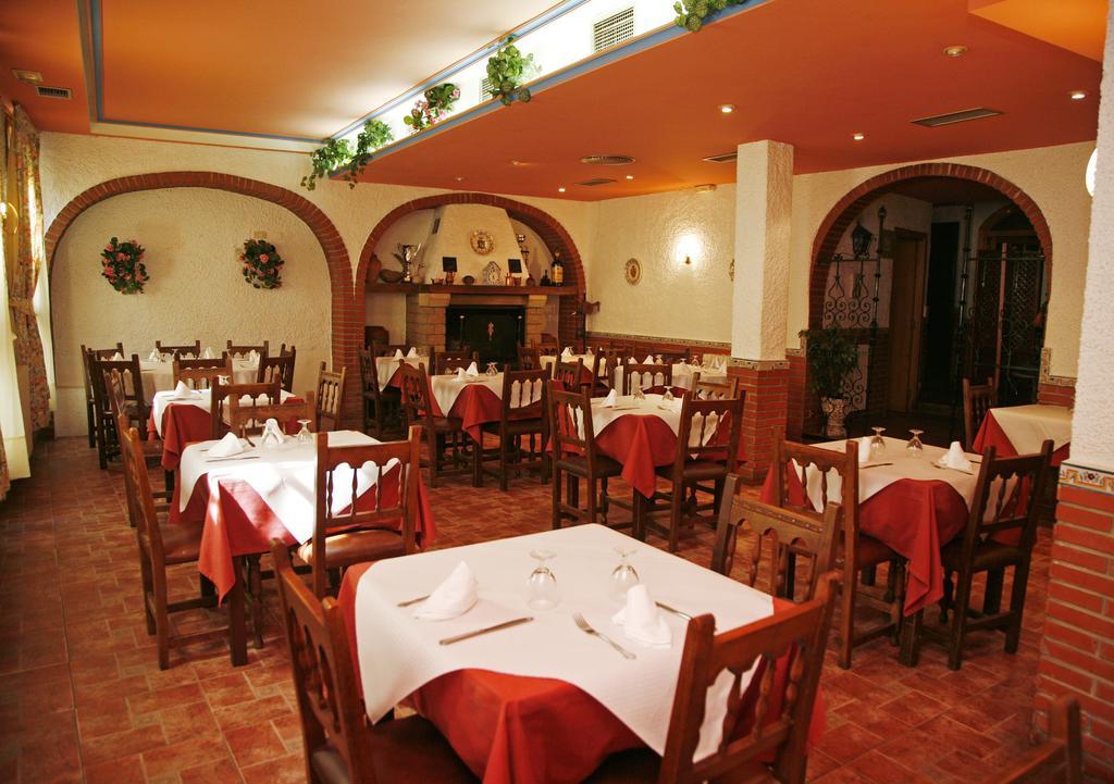 Hostal Cuatro Esquinas Ejea De Los Caballeros Ngoại thất bức ảnh