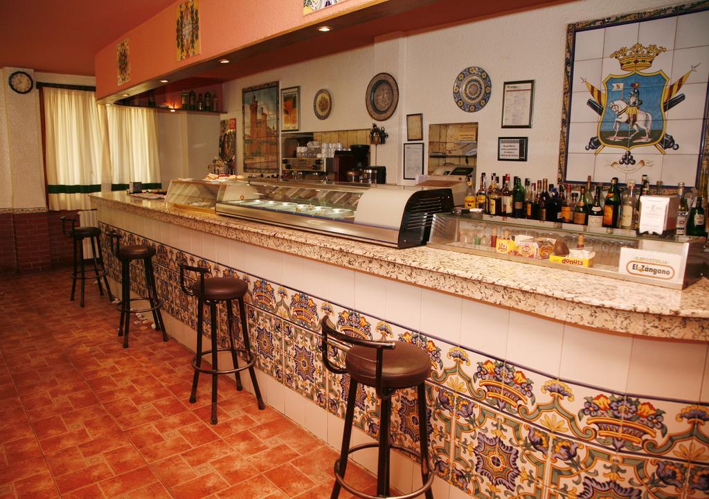 Hostal Cuatro Esquinas Ejea De Los Caballeros Ngoại thất bức ảnh