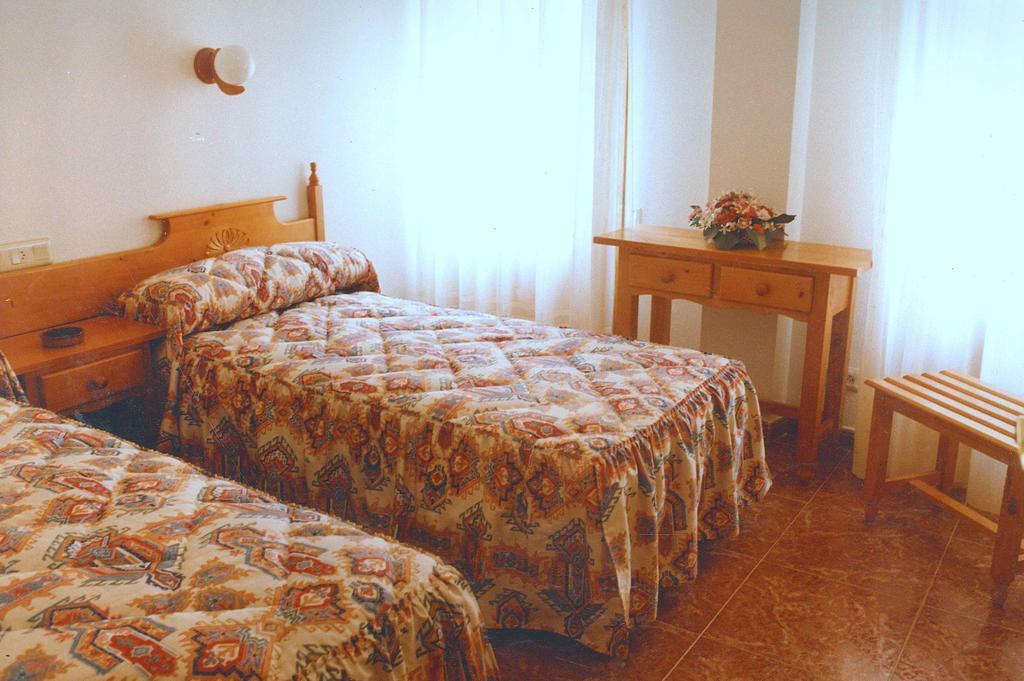 Hostal Cuatro Esquinas Ejea De Los Caballeros Phòng bức ảnh
